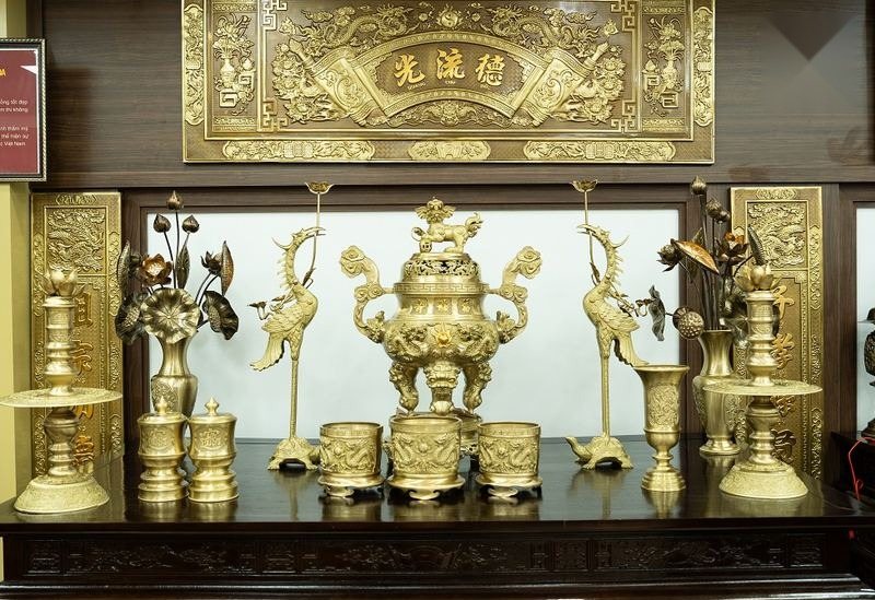 Chân nến thờ bằng đồng