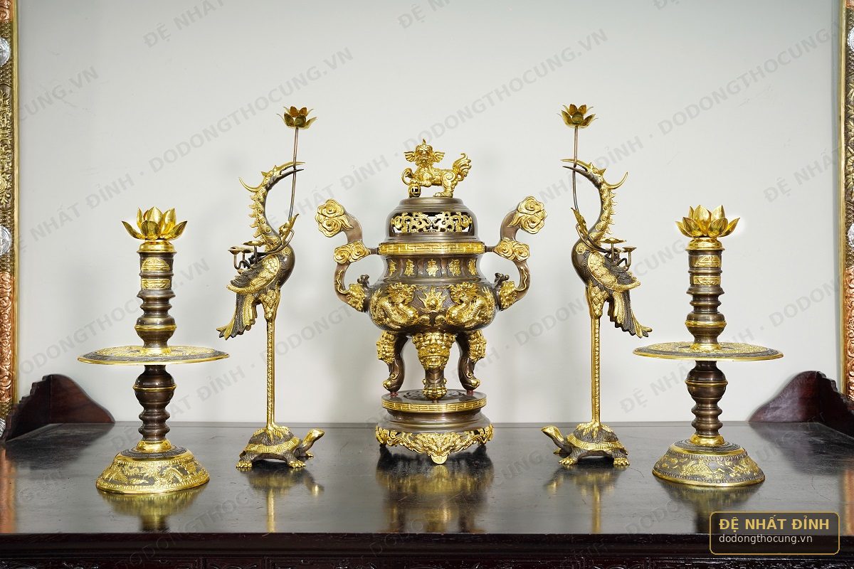 Cách lau chùi và bảo quản đồ đồng thờ cúng: hun cổ, dát vàng, khảm ngũ sắc và đồng mộc
