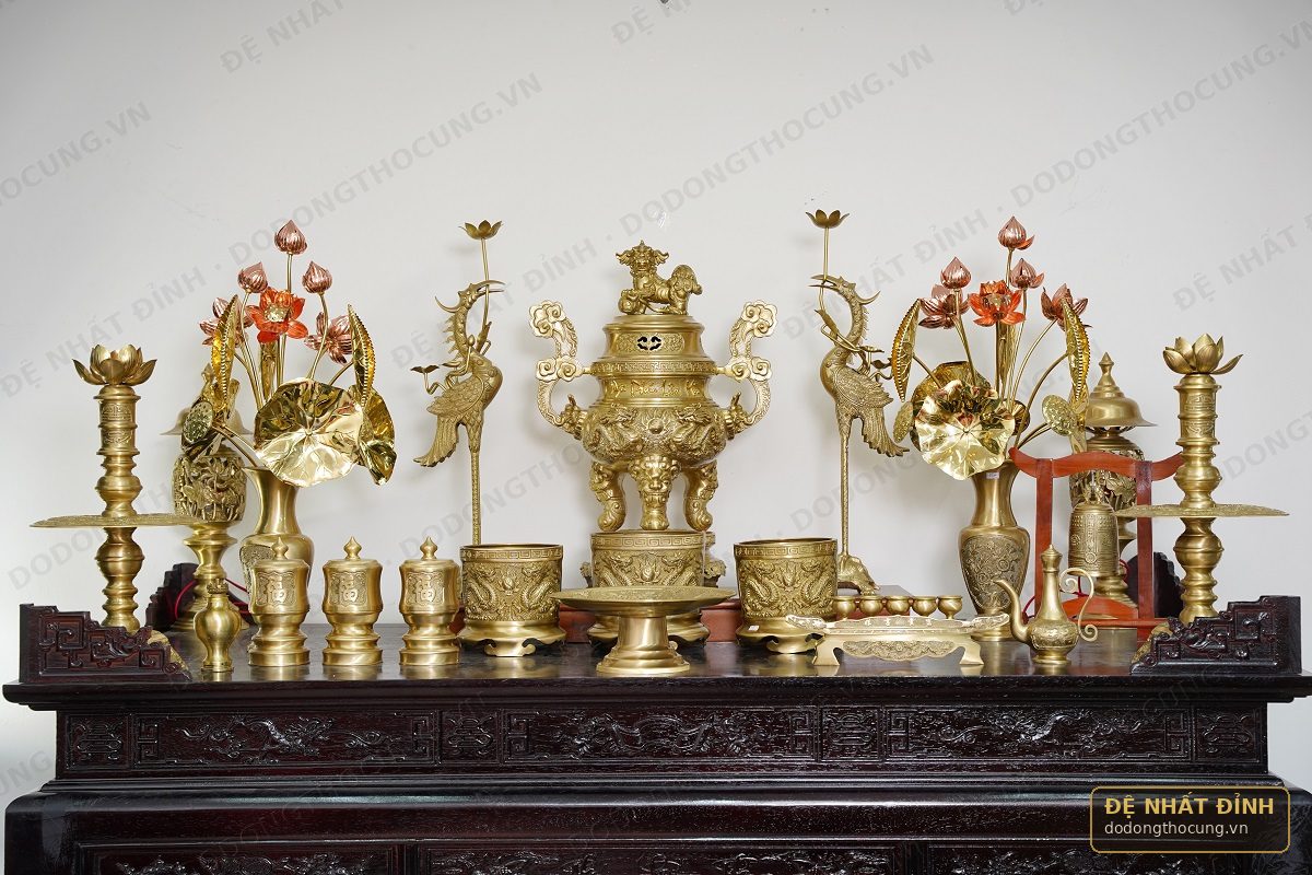 Nghi thức dâng đỉnh đồng lên ban thờ: chọn ngày, tẩy uế, an vị và những điều nên tránh