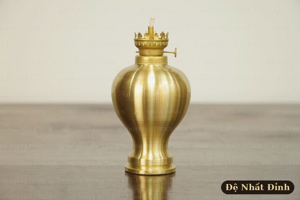 Đèn thờ bằng đồng