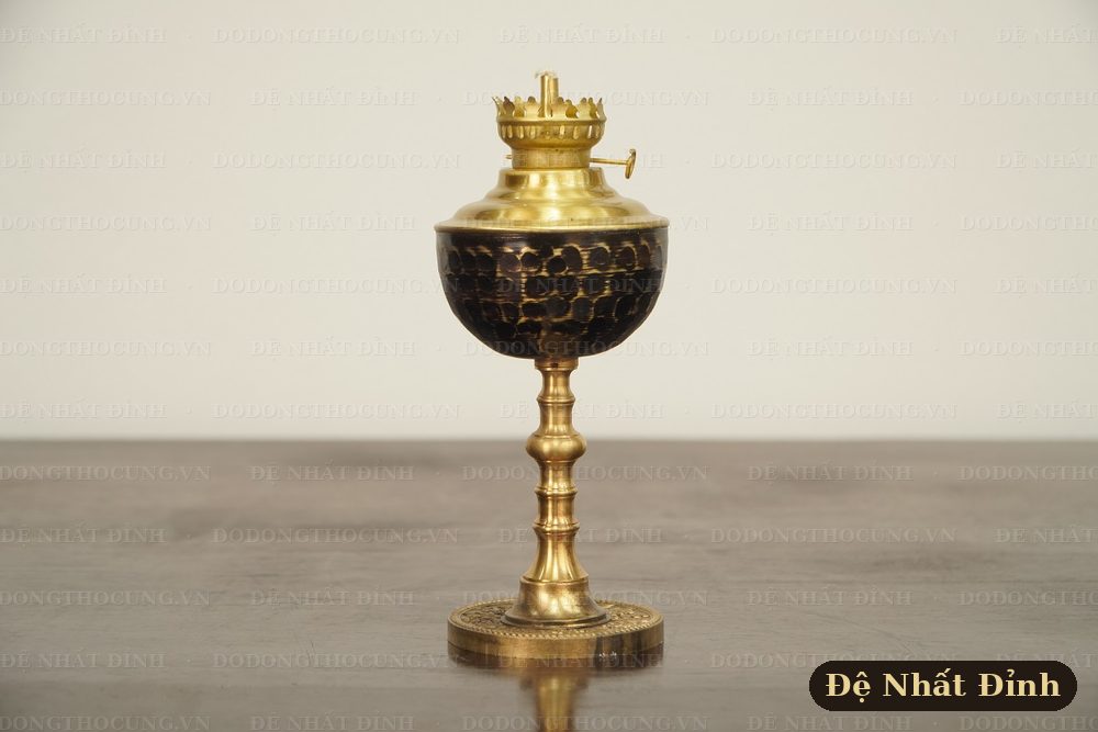 Đèn dầu thân trúc bằng đồng — Đệ Nhất Đỉnh