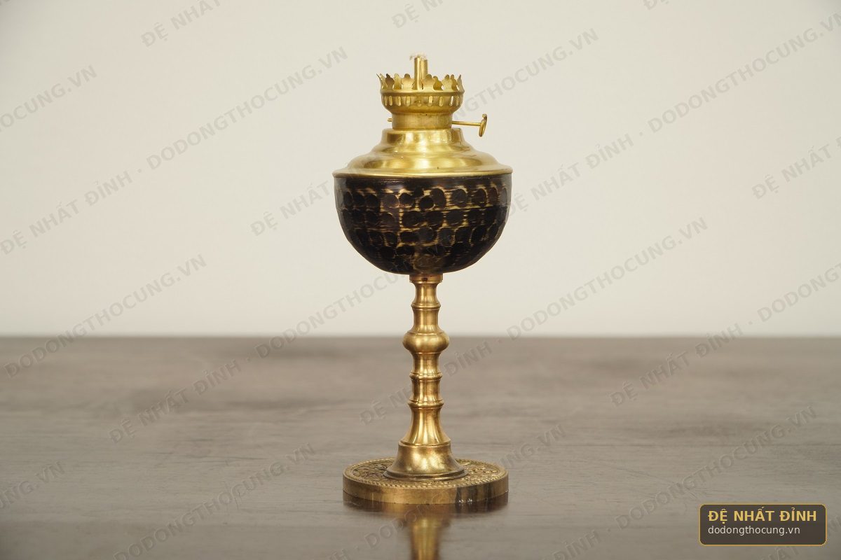 Đèn thờ bằng đồng