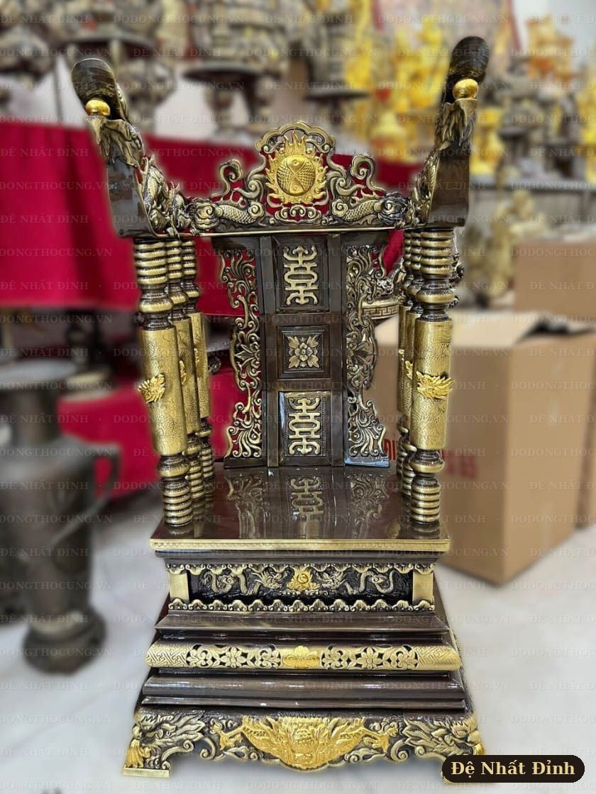 Ngai thờ bằng đồng