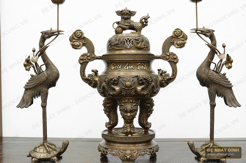 Bộ tam sự hạc tứ linh Phụng Gia Tiên hun nâu