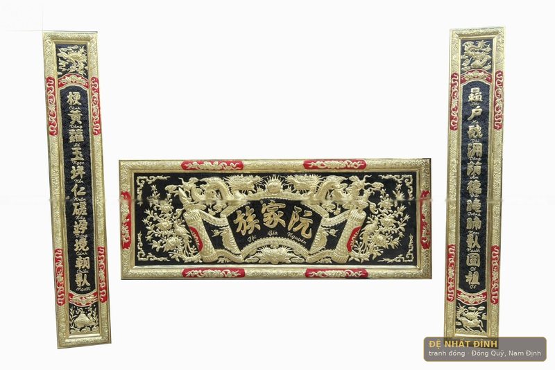 Hoành phi câu đối nền đen chữ vàng, viền rồng