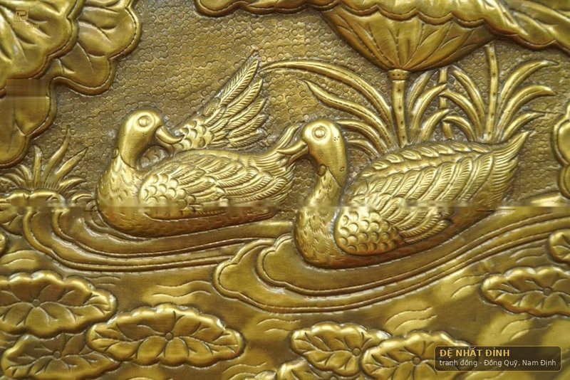 Mâm tranh đôi thiên nga bên sen 52 cm — ảnh 3
