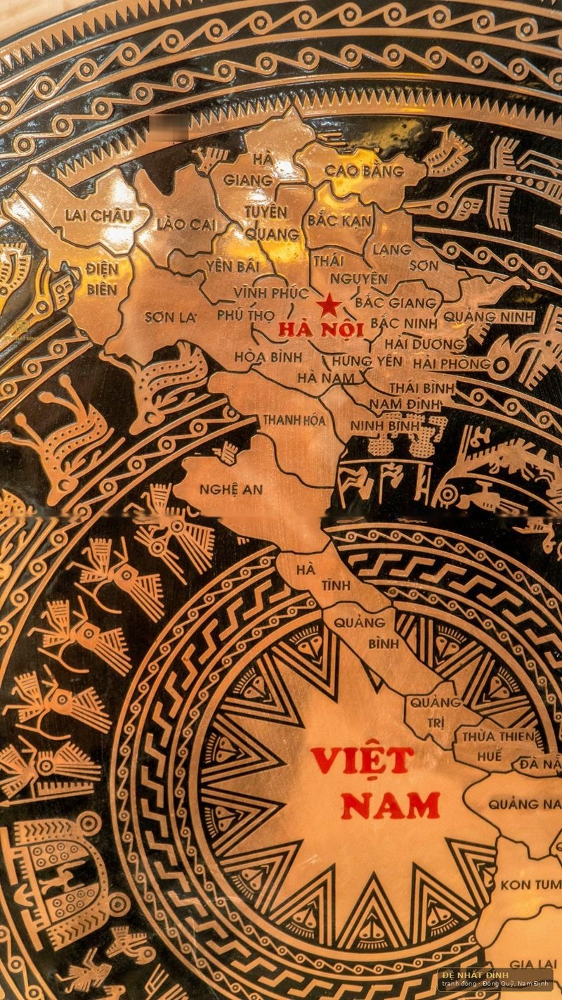Mặt tranh trống đồng chạm bản đồ Việt Nam, khung gỗ — ảnh 3