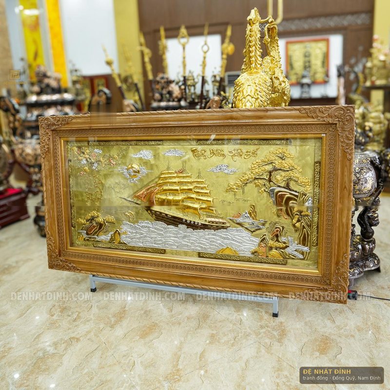 Thuận buồm xuôi gió dát vàng, khung gỗ hương