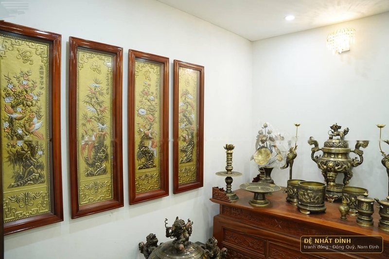 Bộ Tứ quý khung gỗ hương, treo cạnh gian thờ